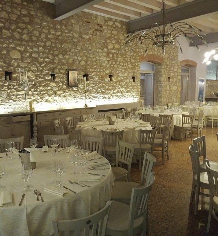sala-glicine-tavole-rotonde.jpg